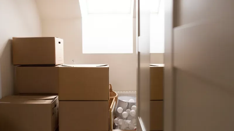 &Eacute;quipe professionnelle effectuant un d&eacute;barras de maison &agrave; Gap